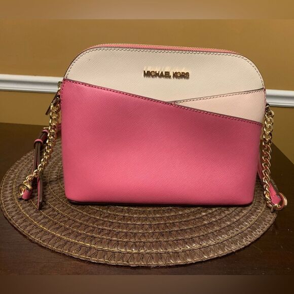 Michael Kors Jet Set Travel Medium Dome Pink White Crossbody EUC - Picture 1 of 8